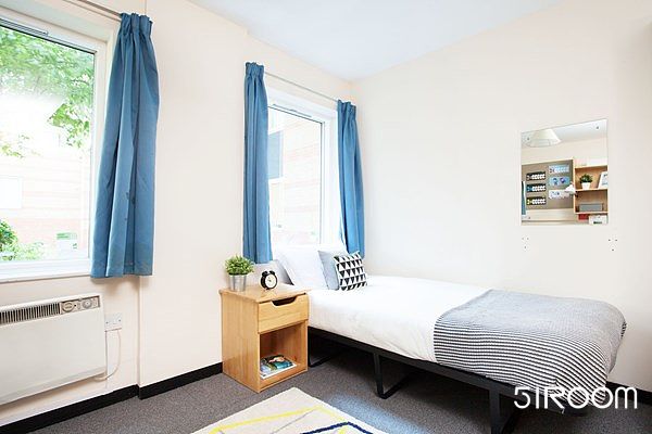 Ewen Henderson Court