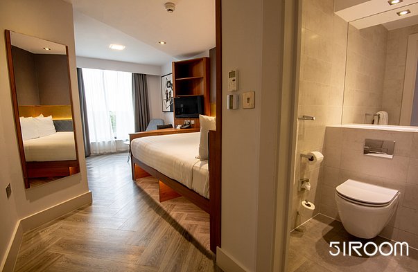 IconInc @ Roomzzz London Stratford