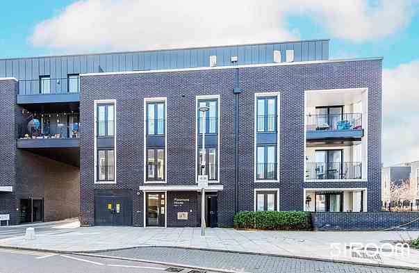 3 Bed Flat - 5 Platamone House