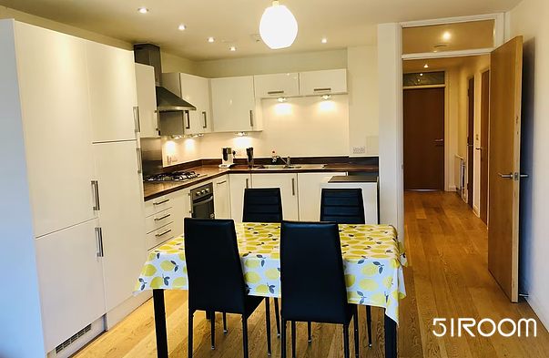 2 BED FLAT/Peet Court