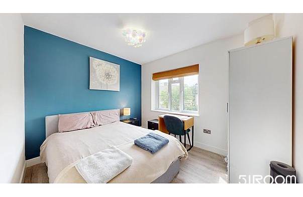 3 Bed Flat - Perryn Road
