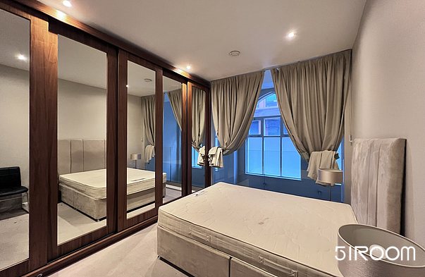 2 Bed Flat - Bream's Buildings
