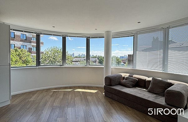 2 Bed Flat - 60 City of London Point